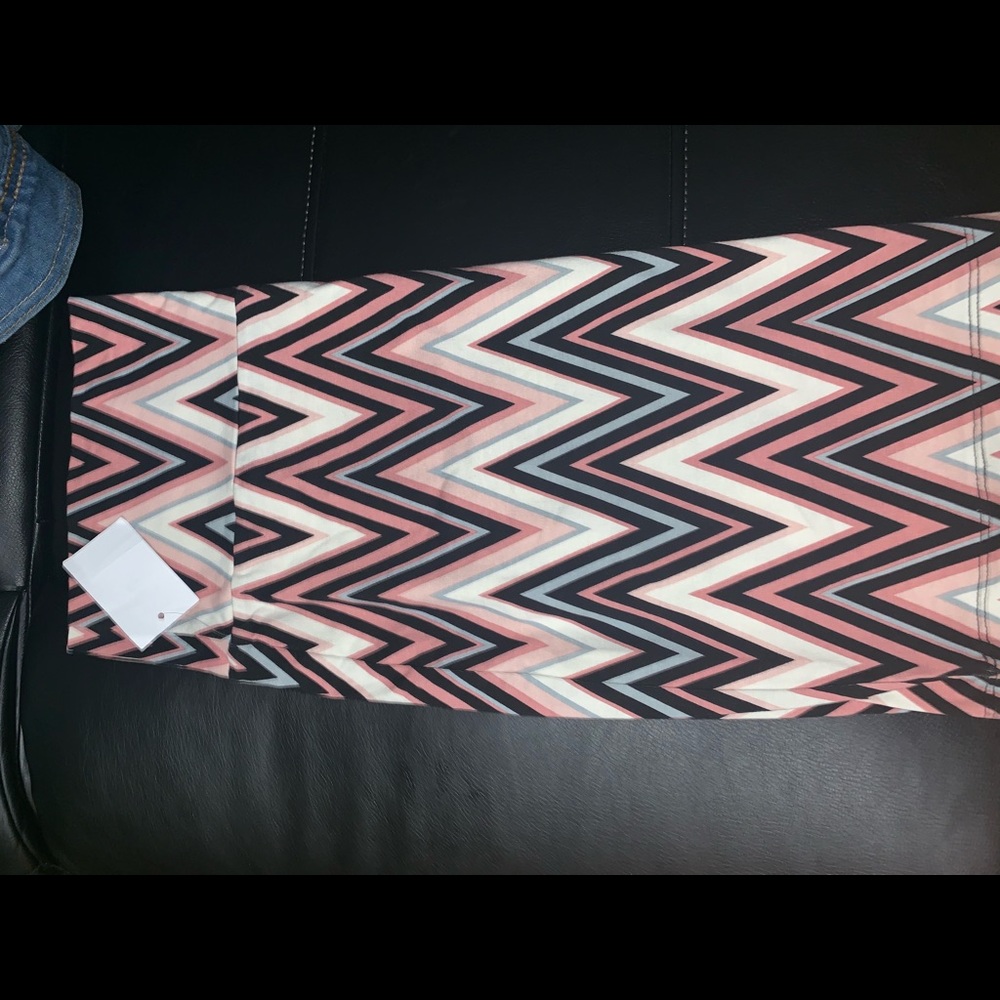 Mini Skirt Chevron Pattern - Picture 3 of 6